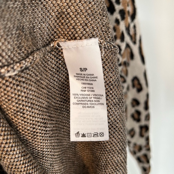 Dynamite Animal Print Blouse - Picture 4 of 4